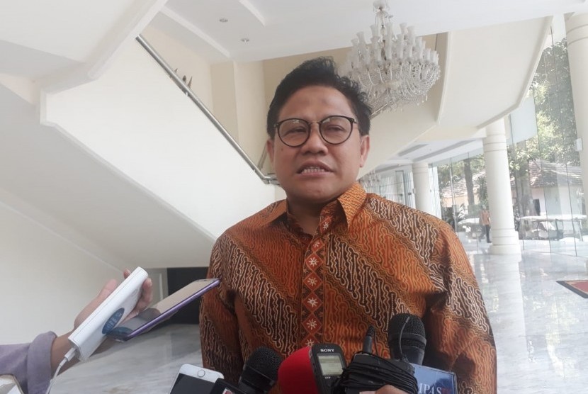Ketua Umum PKB Muhaimin Iskandar usai menemui Wakil Presiden Jusuf Kalla di Kantor Wakil Presiden, Jakarta, Senin (8/7).