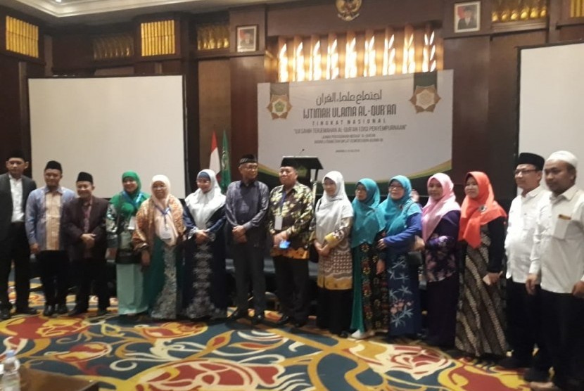 BANDUNG -- Ijtima Ulama Alquran Tingkat Nasional menghasilkan enam rekomendasi untuk terjemahan Alquran edisi penyempurnaan di Bandung, Rabu (10/7).