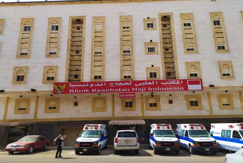 Kantor Klinik Kesehatan Haji Indonesia (KKHI)  Madinah, Arab Saudi. Gedung enam lantai ini secara khusus melayani perawatan jamaah haji Indonesia. Seluruh pelayanan diberikan secara cuma-cuma.