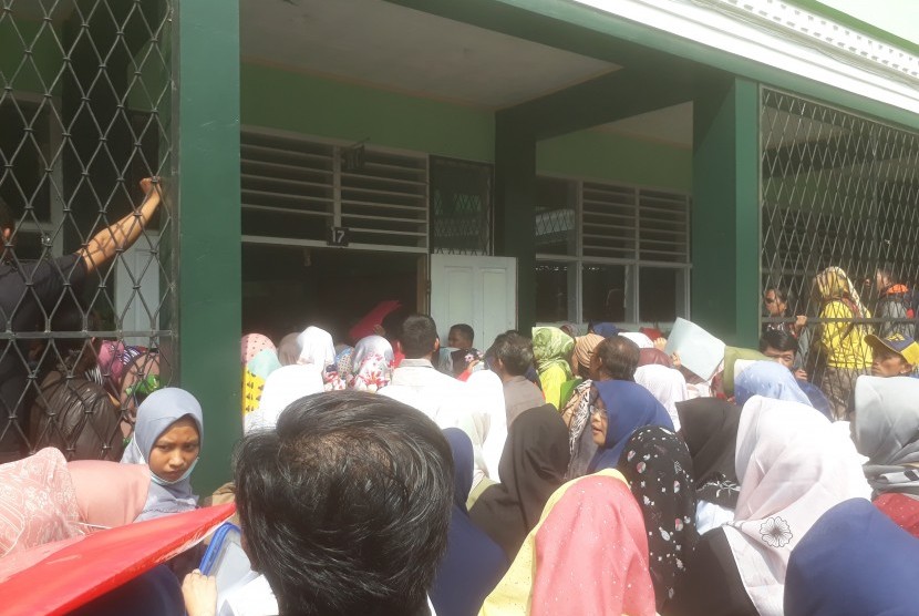 Suasana pengumuman PPDB 2019 di salah satu sekolah Jawa Barat.  