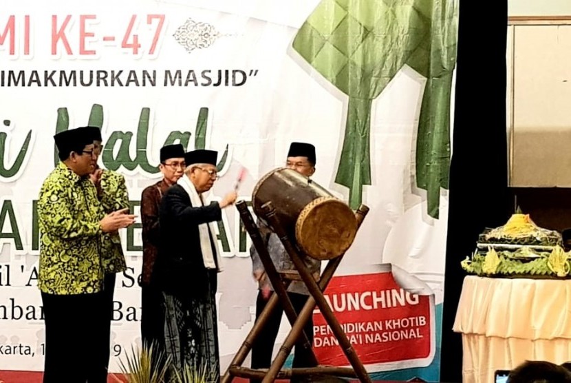 Wakil Presiden Jusuf Kalla saat hadir membuka Halal Bi Halal Dewan Masjid Indonesia dan Seminar Sehari di Grand Sahid Jaya, Jakarta, Rabu (17/7)