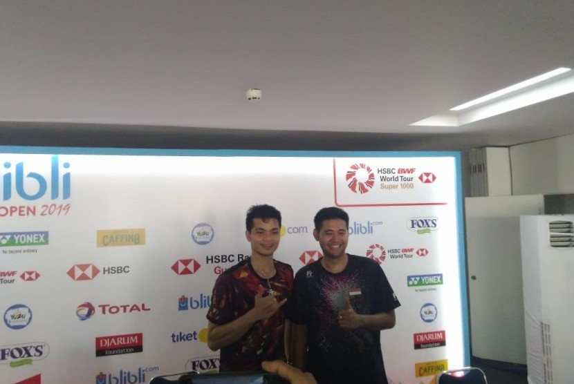 Pebulutangkis ganda putra Indonesia, Ricky Karanda dan Angga Pratama di Istora Senayan, Jakarta, Rabu (17/7).