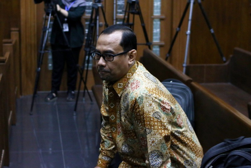 Terdakwa Kepala Kantor Kementerian Agama Kabupaten Gresik nonaktif Muhammad Muafaq Wirahadi bersiap menjalani sidang tuntutan di Pengadilan Tipikor, Jakarta, Rabu (17/7/2019). 