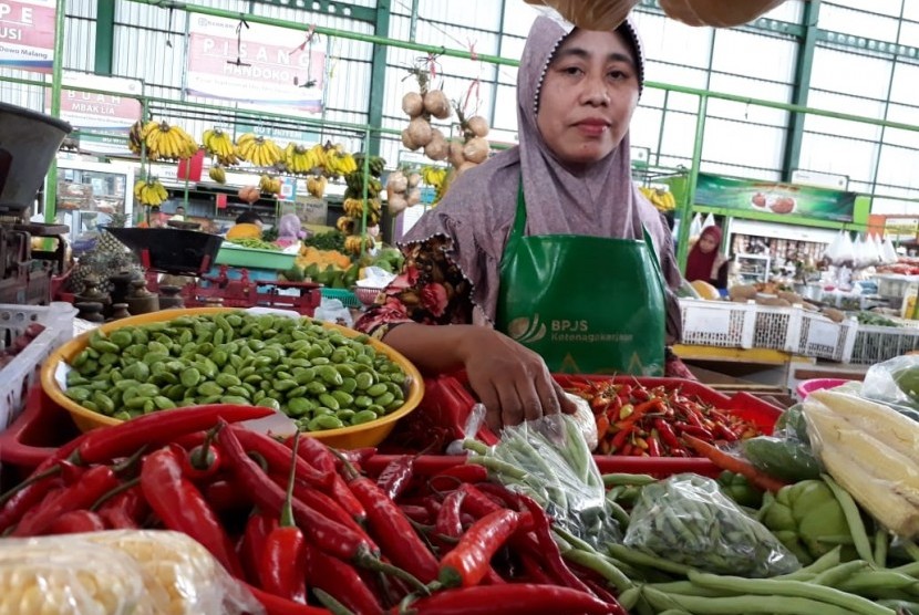 Pedagang di Kota Malang mengeluhkan kenaikan harga cabai hingga Rp 70 ribu di Pasar Oro-oro Dowo, Kamis (18/7).