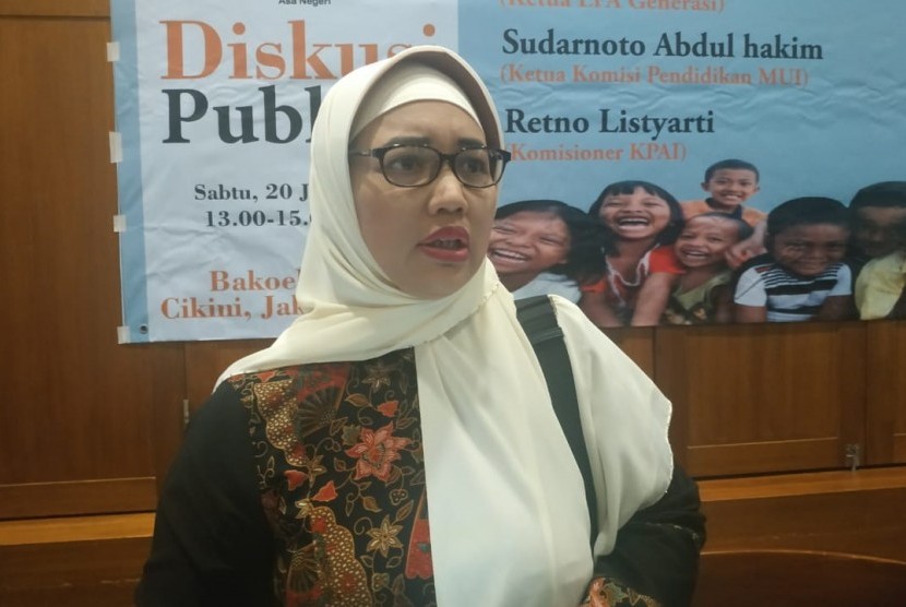 Komisioner Bidang Pendidikan KPAI, Retno Listyarti memberikan keterangan kepada wartawan usai menghadiri diskusi publik 'PR Pendidikan di Hari Anak' di Menteng, Jakarta Pusat, Sabtu (20/7). 