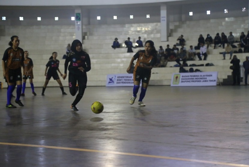 Pelaksanaan Pekan Olahraga Mahasiswa Daerah (POMDA) Futsal Regional Jawa Timur di Universitas Muhammadiyah Malang (UMM), Senin (22/7). 