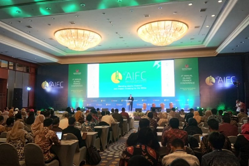 Director General, Country Relations and ServicePertemuan Annual Islamic Finance Conference (AIFC) keempat di JW Marriot, Surabaya, Selasa (24/7).