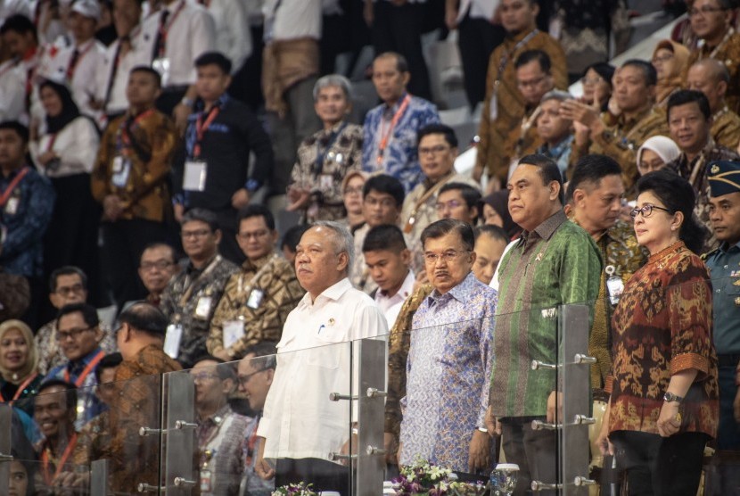 Wakil Presiden Jusuf Kalla (kedua kiri), Menpan RB Syafruddin (kedua kanan), Menteri PUPR Basuki Hadimuljono (kiri) dan Menkes Nila Moeloek (kanan) menghadiri acara Presidential Lecture 2019 di Istora Senayan, Jakarta, Rabu (24/7/2019).