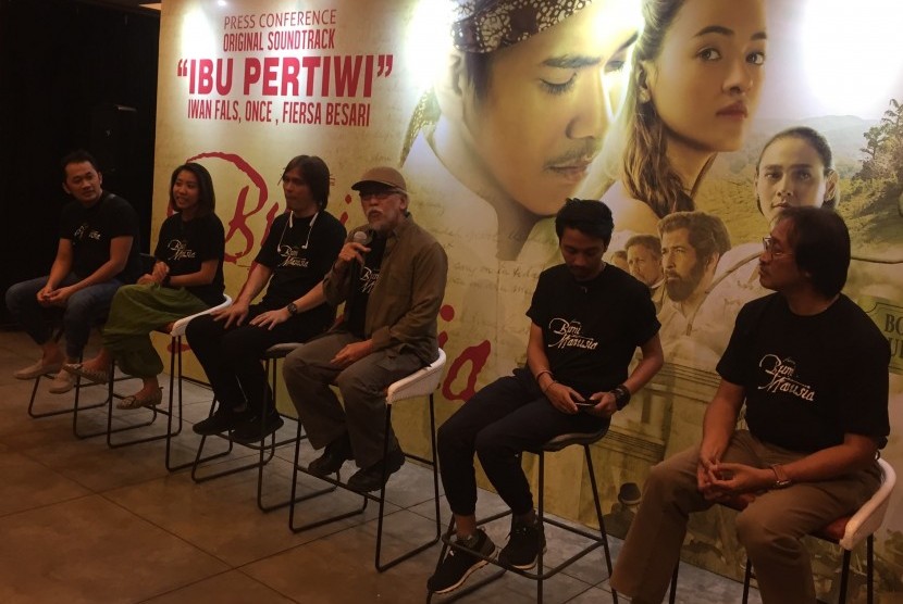 Falcon Pictures melakukan konferensi pers ost film 'Bumi Manusia' di Jakarta pada Kamis (25/7).