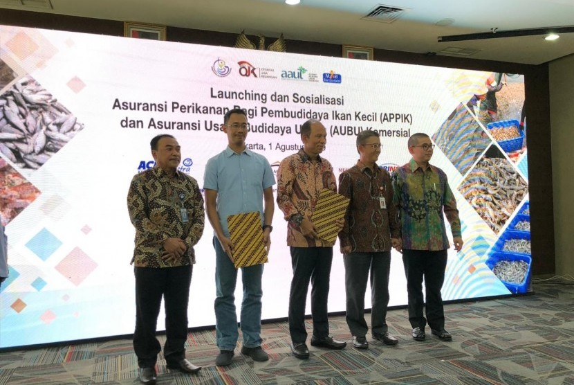 Otoritas Jasa Keuangan (OJK) dan Kementerian Kelauatan dan Perikanan (KKP) Meluncurkan Asuransi Perikanan Bagi Pembudidaya Ikan Kecil dan Asuransi Usaha Budidaya Udang di Gedung Kementerian KKP, Jakarta, Kamis (1/8). 