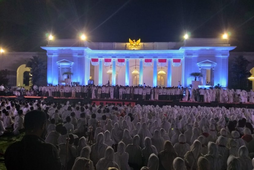 Presiden Jokowi, Wapres JK, dan sejumlah pejabat negara menghadiri Doa Kebangsaan 74 Tahun Indonesia Merdeka di Istana Merdeka, Kamis (1/8).