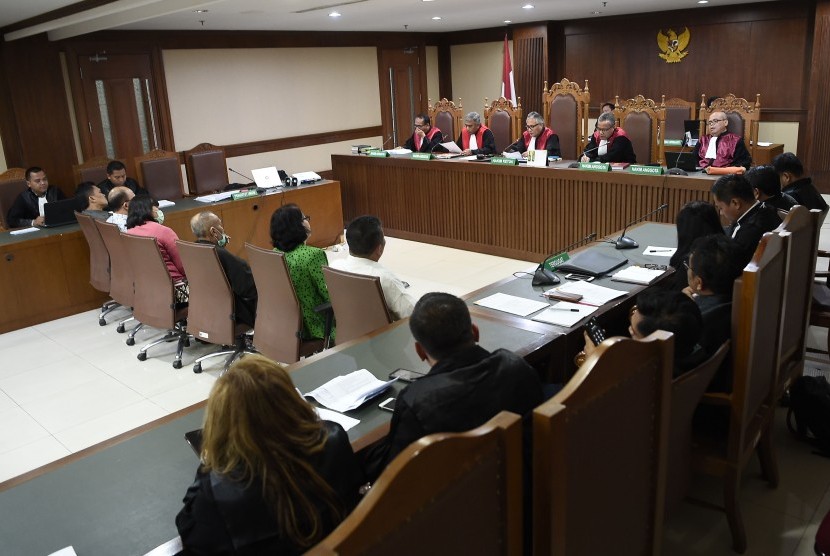 Sidang putusan kasus suap dari mantan Gubernur Sumut Gatot Pujo Nugroho, dengan enam terdakwa yang merupakan mantan anggota DPRD Sumatera Utara.