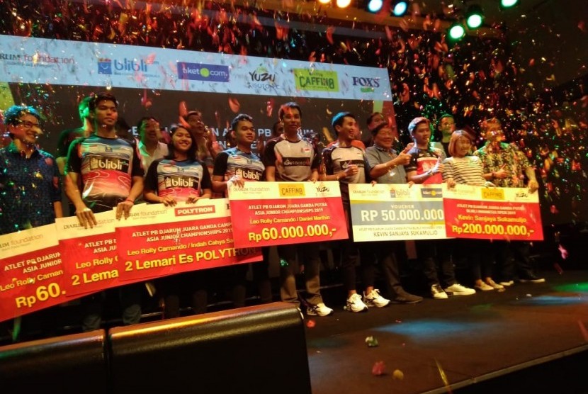 PB Djarum memberikan bonus hadiah bagi para atlet bulutangkis yang berprestasi Indonesia Open dan Asian Junior Championship 2019 di Plaza Senayan, Jakarta, Kamis (8/8).
