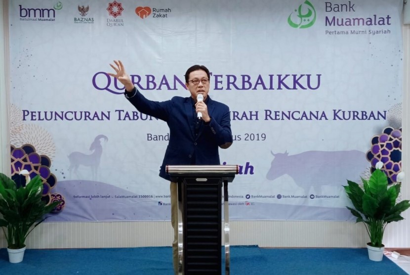 CEO PT Bank Muamalat Indonesia Tbk. Achmad K. Permana berpidato dalam peluncuran Tabungan iB Hijrah Rencana Kurban di Bandung, Jawa Barat pada Senin (12/8).