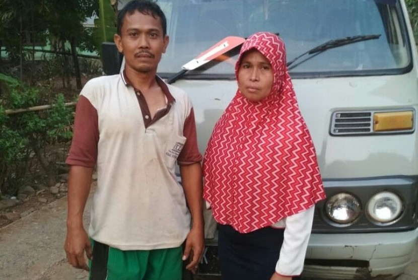 Herman Antoni (20) anak buruh tani dan sopir mobil pengangkut barang yang berhasil diterima menjadi anggota Kepolisian Negara Republik Indonesia (Polri), Senin (12/8). 