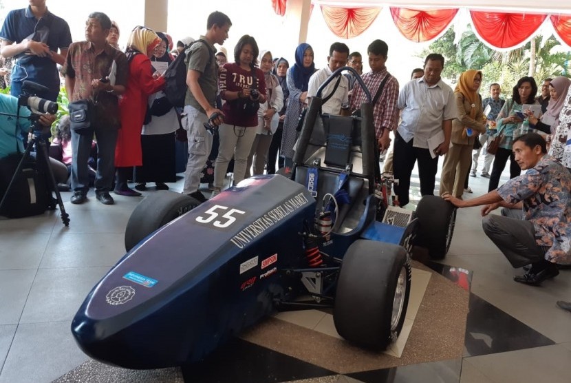 Tim Bengawan Student Formula dari Fakultas Teknik Universitas Sebelas Maret (UNS) Solo meluncurkan mobil balap Yudhistira yang akan berkompetisi dalam Formula Sae Japan 2019 di Jepang pada 27-31 Agustus 2019, Senin (12/8).