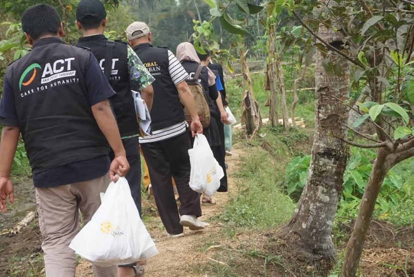 Global Qurban (GQ)-Aksi Cepat Tanggap (ACT) menyatakan pihaknya menargetkan dapat merekrut 100 ribu orang untuk menjadi agen filantropi kurban di Indonesia. 
