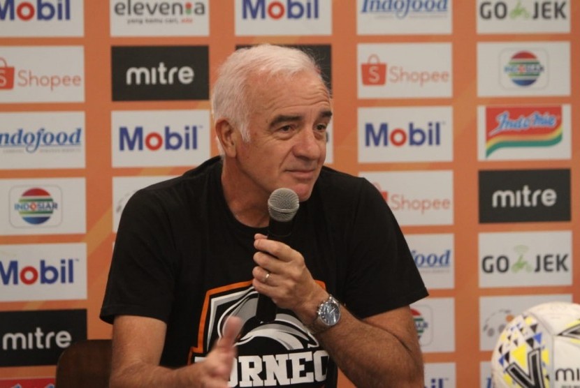 Mario Gomez mundur dari jabatan pelatih Arema FC.