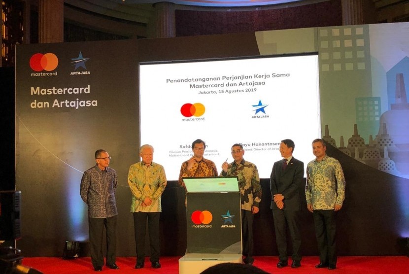 Penandatangan Kerja Sama Mastercard dan PT Artajasa Pembayaram Elektronis di Hotel Kempinski, Jakarta, Kamis (15/8). 