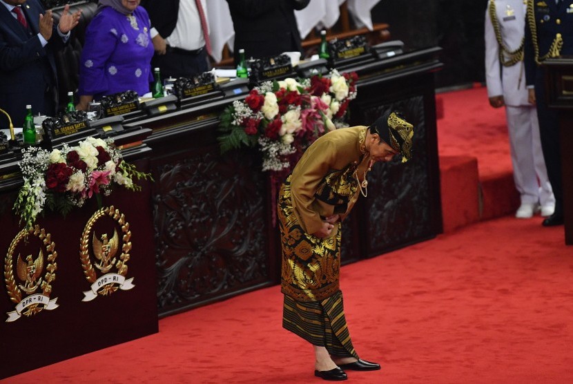 President Joko Widodo in Sasak traditional dress saluted after delivering a state address in the framework of the 74th Anniversary of Indonesian Independence in a Joint Session of the DPD-DPR in the Parliament Complex, Senayan, Jakarta, Friday (16/8/2019).