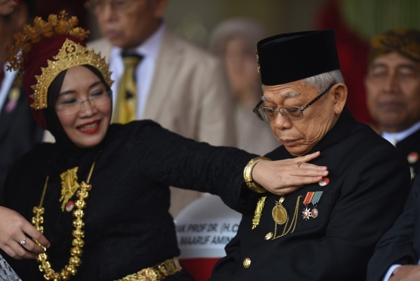 Wury Estu Handayani (kiri) bersama suaminya, Wakil Presiden RI Maruf Amin.