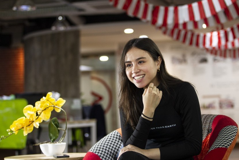 Penyanyi Andrea Putri Turk menjawab pertanyaan saat mengikuti wawancara khusus dengan wartawan Kantor Berita Antara di Wisma Antara, Jakarta, Senin (19/8/2019). 