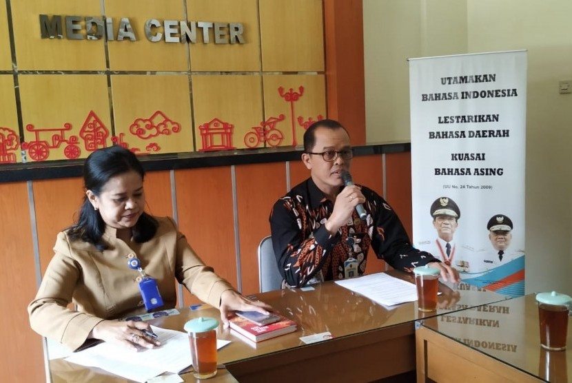 Kepala Paniradya Kaistimewaan, Beny Suharsono saat  menjelaskan terkait acara Jogja Menyapa : Ngaruhke, Ngarahke-Tepung,  Dunung, Srawung di Kompleks Kepatihan, Yogyakarta, Senin (19/8).