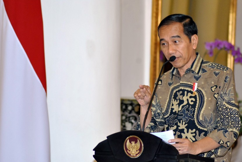 Presiden Joko Widodo memberikan keterangan kepada awak media di Istana Kepresidenan Bogor, Jawa Barat, Kamis (22/8/2019). 