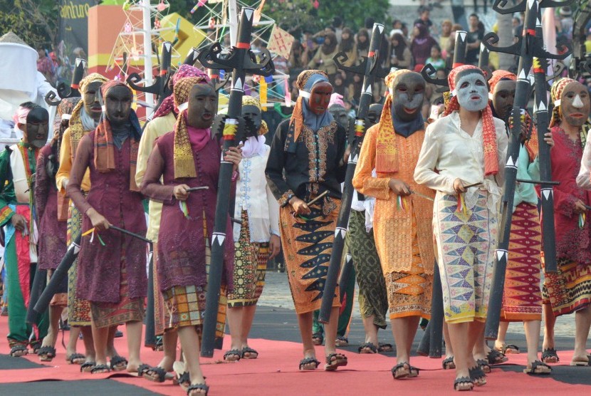 Sejumlah peserta mengikuti Festival Krakatau pada penyelenggaraan terdahulu. Pada tahun ini, Festival Krakatau diprediksi dihadiri 20 ribu orang.