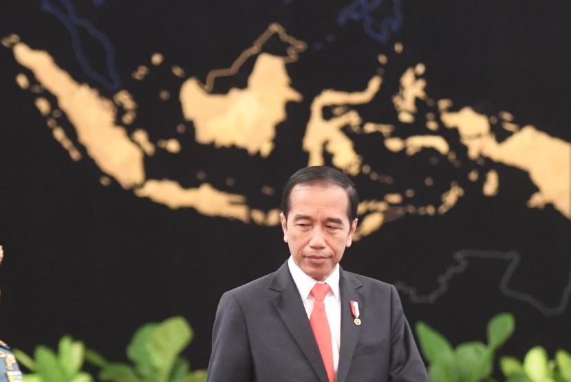 Presiden Joko Widodo bersiap memberikan keterangan pers terkait rencana pemindahan Ibu Kota Negara di Istana Negara, Jakarta, Senin (26/8/2019). 