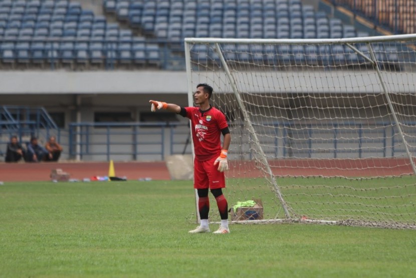 Kiper Persib Bandung, Dhika Bhayangkara.