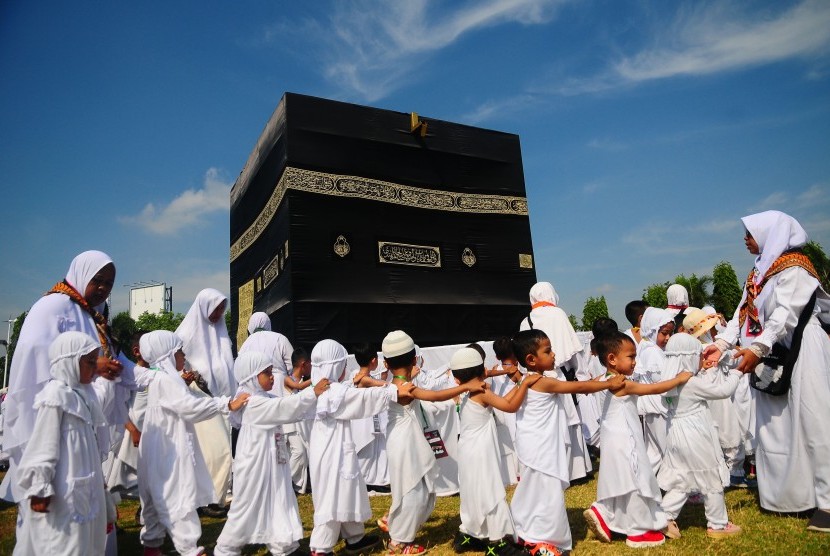 Doa Rasulullah untuk Anak yang Melaksanakan Haji. Foto: Sejumlah anak melakukan 