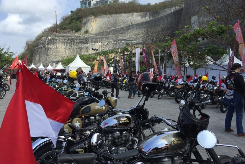 Jambore Internasional Royal Enfield 2019 di Pantai Melasti, Bali.