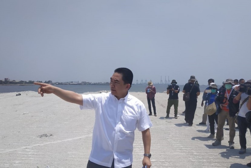 Direktur Utama PT Karya Citra Nusantara (KCN) Widodo Setiadi saat memberikan keterangan kepada wartawan di pelabuhan Marunda, Jakarta, Sabtu (31/8)