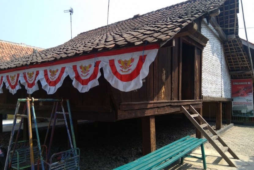 Rumah adat Panjalin di desa Panjalin Kidul, Kecamatan Sumberjaya, Majalengka yang dibangun pada abad ke-14.
