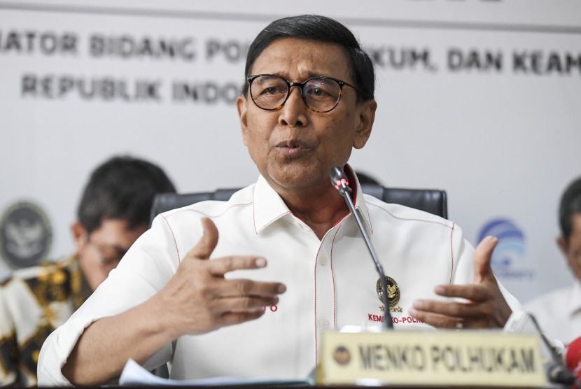 Menko Polhukam Wiranto memberikan keterangan pers terkait kondisi terkini Papua di Kemenko Polhukam, Jakarta, Senin (2/9/2019). 
