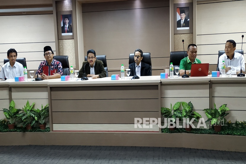 Klarifikasi terkait disertasi berjudul Konsep Milk al-Yamin Muhammad  Syahrur sebagai Keabsahan Hubungan Seksual Non Martial di UIN Suka  Yogyakarta, Selasa (3/9).