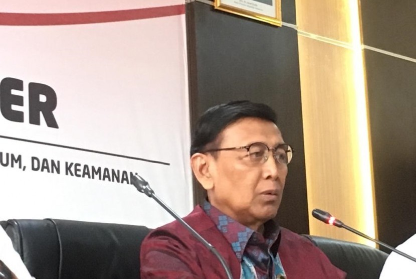 Menteri Koordinator Politik Hukum dan Keamanan Wiranto memberikan keterangan pers di Gedung Kemenkopolhukam, Jakarta Pusat, Kamis (5/9).