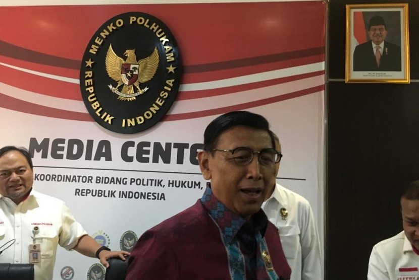 Menteri Koordinator Politik Hukum dan Keamanan Wiranto memberikan keterangan pers di Gedung Kemenkopolhukam, Jakarta Pusat, Kamis (5/9).