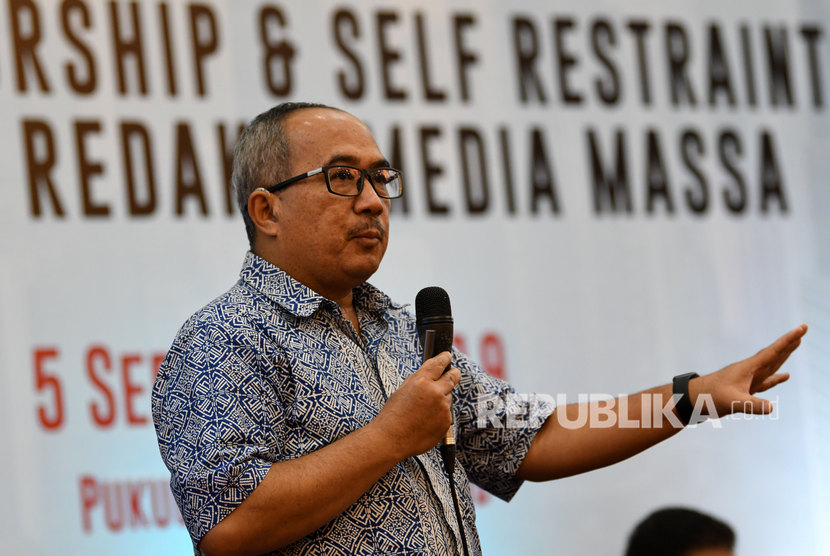 Ketua Dewan Penasehat Forum Pemimpin Redaksi (Pemred) Tommy Suryopratomo memberikan paparan dalam diskusi jurnalistik, di Wisma Antara, Jakarta, Kamis (5/9/2019). 