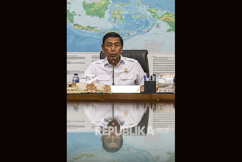Menko Polhukam Wiranto memimpin rapat koordinator terkait kondisi keamanan Papuadi Kantor Kemenko Polhukam, Jakarta, Senin (9/9/2019). 