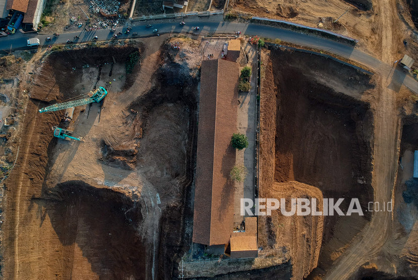 Pembangunan akses menuju Bandara Internasional Jawa Barat (BIJB), Kertajati, Jawa barat, yakni Tol Cileunyi-Sumedang-Dawuan (Cisumdawu) masih terkendala lahan.