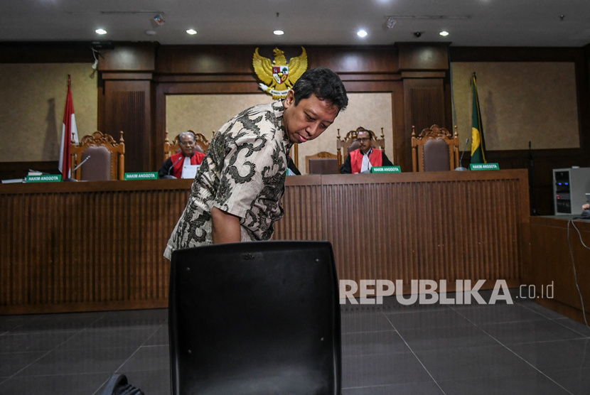 Mantan Ketua Umum Partai Persatuan Pembangunan (PPP) Romahurmuziy bersiap untuk menjalani sidang dengan agenda pembacaan dakwaan di Pengadilan Tipikor, Jakarta, Rabu (11/9/2019). 