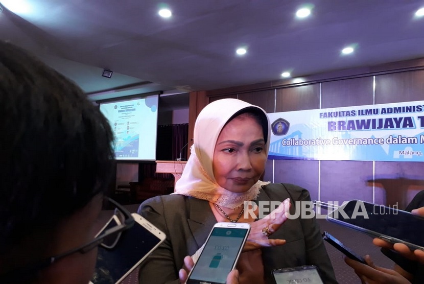 Walikota Batu, Dewanti Rumpoko menyatakan 48 orang pasien positif COVID-19 di Kota Batu, Jawa Timur, pada Jumat (17/7), dinyatakan sembuh dan diperbolehkan kembali ke rumah, usai menjalani isolasi pada tempat-tempat yang disiapkan oleh pemerintah daerah.