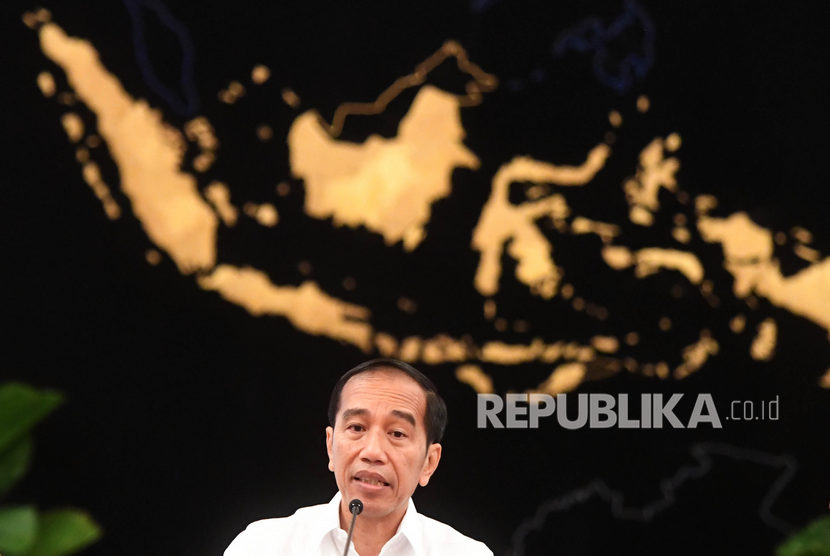 Presiden Joko Widodo menyampaikan keterangan terkait revisi UU KPK di Istana Negara, Jakarta, Jumat (13/9/2019).