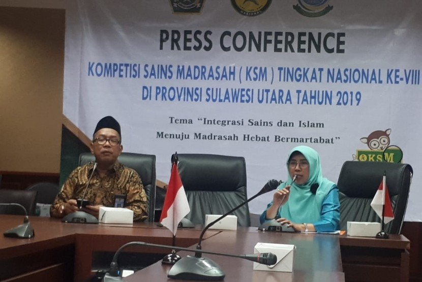 Dirjen Pendidikan Islam Kementerian Agama RI menggelar konferensi pers terkait Kompetisi Sains Madrasah (KSM), di Kantor Pusat Kementerian Agama, Jakarta, Jumat, (13/9).