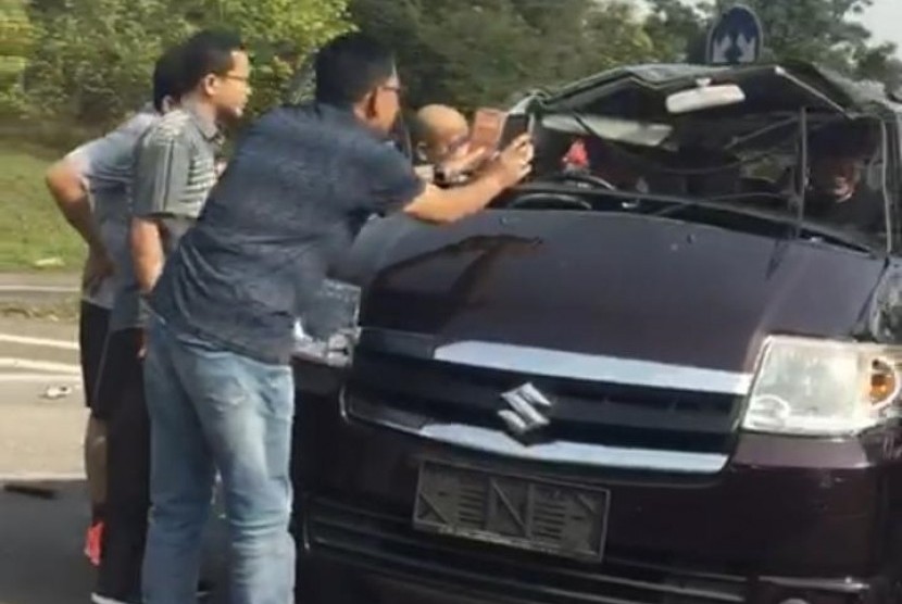 Debt collector menyita sepihak mobi Suzuki APV warna hitam (ilustrasi).