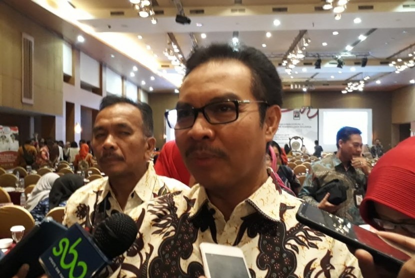 Kepala Badan Kependudukan dan Keluarga Berencana Nasional (BKKBN) Hasto Wardoyo seusai membuka Konsolidasi Perencanaan Program dan Anggaran (Koren) kedua terkait Program Kependudukan, Keluarga Berencana, dan Pembangunan Keluarga tahun anggaran 2020 di Hotel Mercure Surabaya, Senin (16/9).