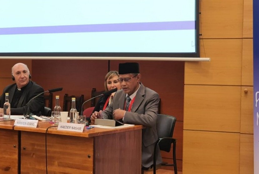 Ketua Umum PP Muhammadiyah, Haedar Nashir, saat menjadi pembicara  dalam International Meeting 'Peace With No Borders: Religions and Cultures  in Dialogue di Madrid