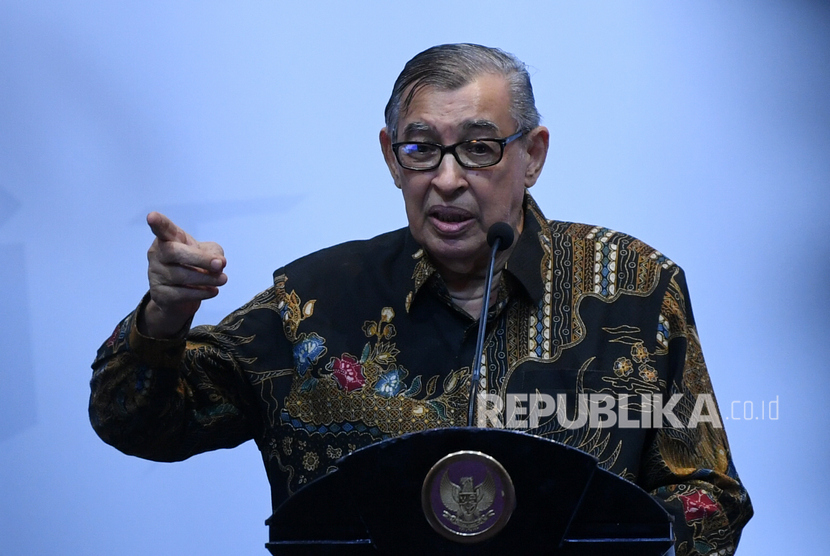 Cendekiawan muslim Quraish Shihab menyampaikan paparan pada pembukaan Forum Titik Temu di Jakarta, Rabu (18/9/2019).